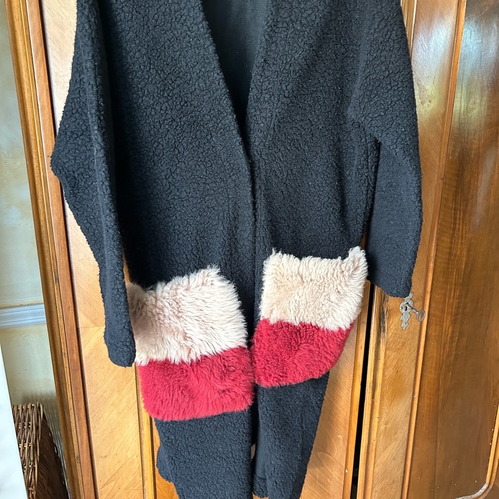 Ann West Italy Wooly coat jacket patch pockets red/Nat
Fun coat On Sale